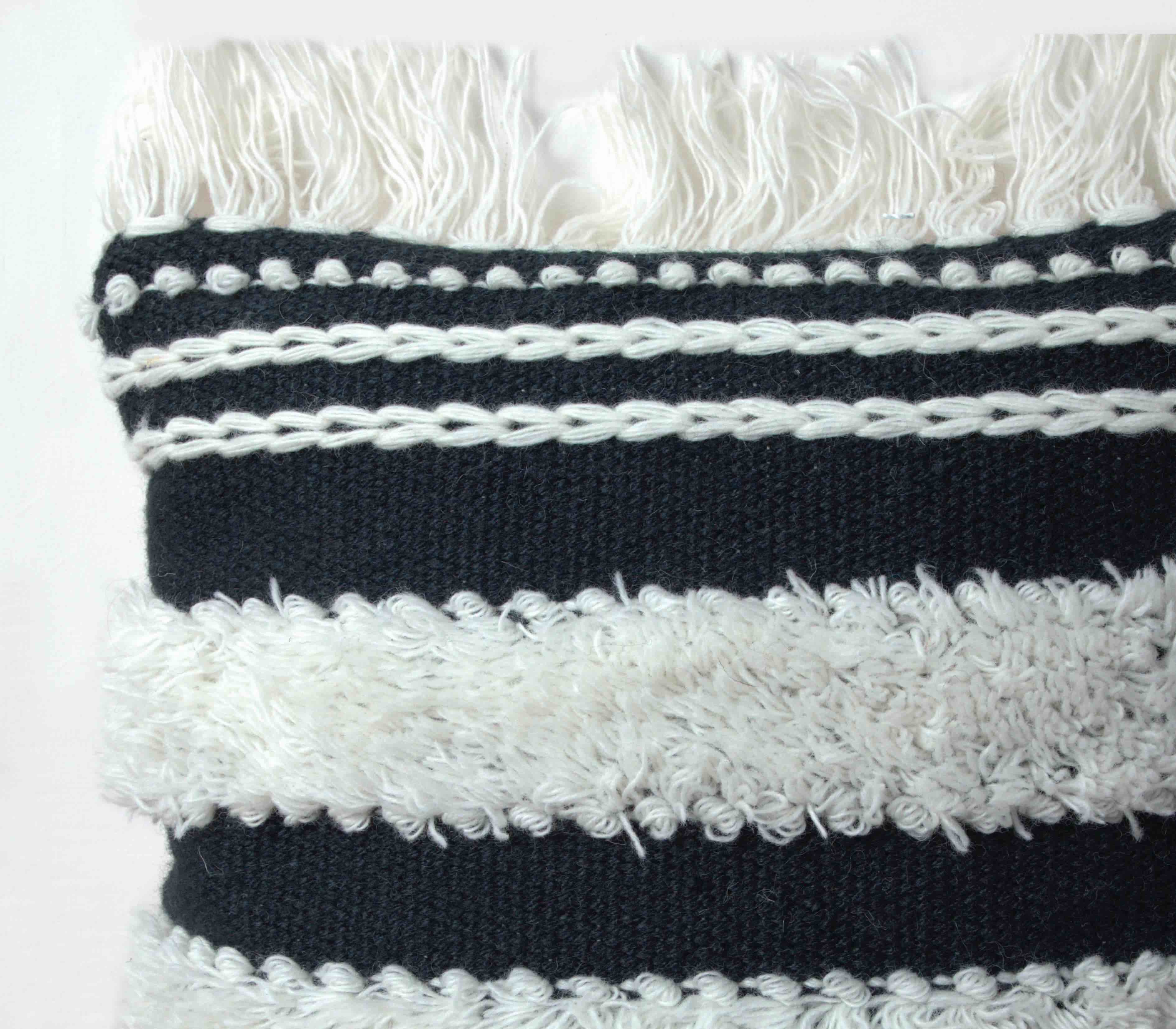 JHC-8580-CushionIvory.Black_