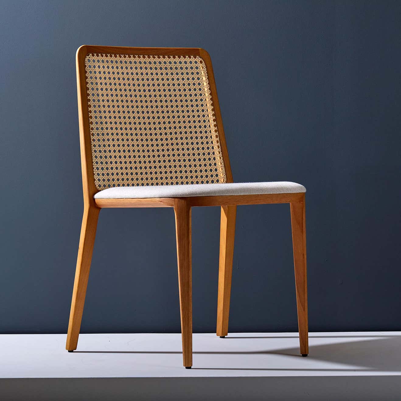 Elegant cane chair - Light brown finish - NIPL20002
